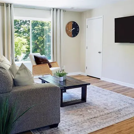 Cozy 1-Bedroom Apartment In Quiet Neighborhood
